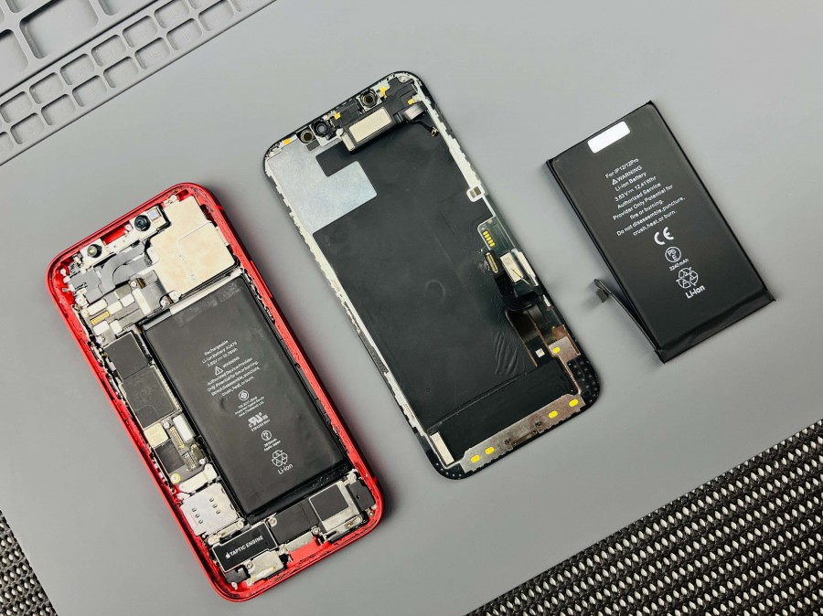 Ewolucja Króla – Co się Zmieniło w iPhonie od 2G do 17 Pro Max?